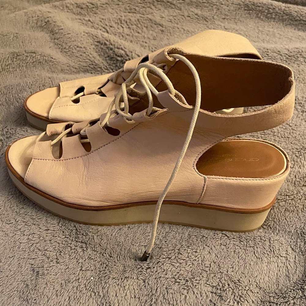 NEW Andre Assous Gladiator Platform wedge Sandal, size 9
